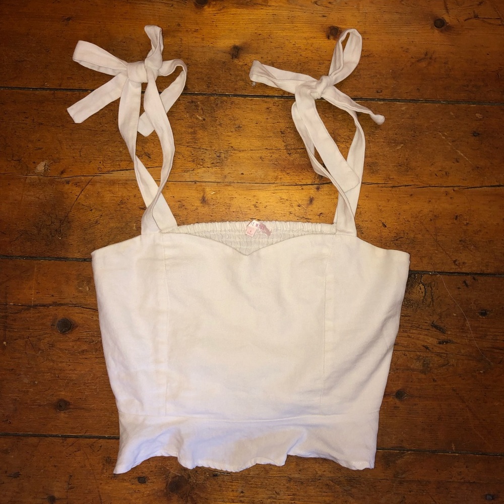 Cropped bow top (Lottie Moss from PacSun)